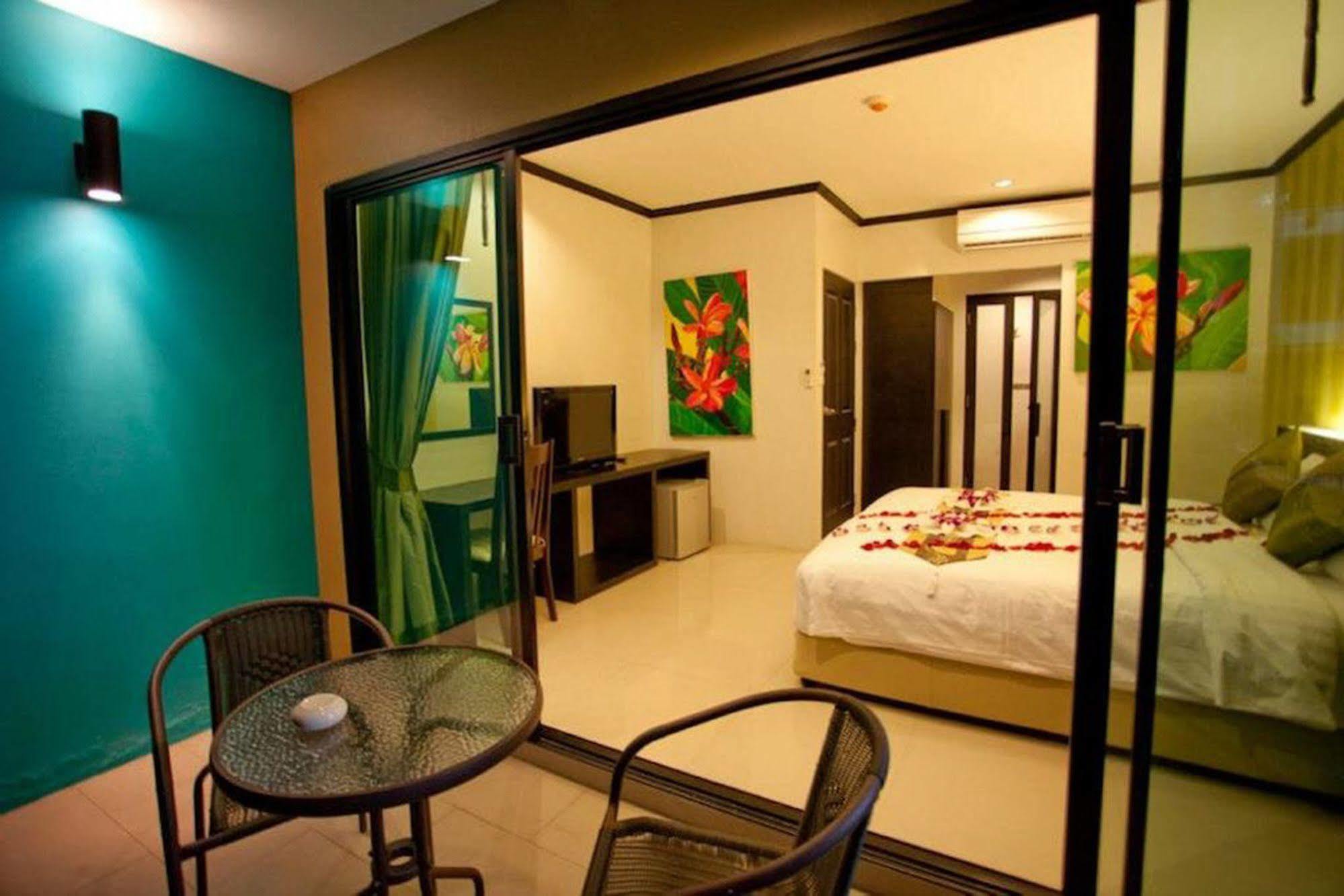Kata Green Beach Hotel Buitenkant foto